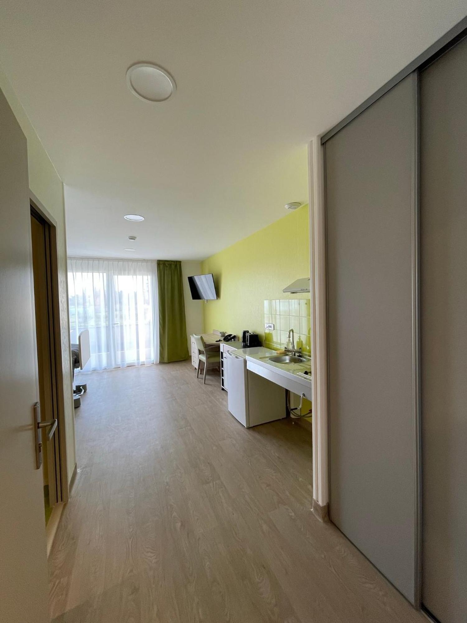 Relais Les Rives Du Lac Coulonges-sur-Sarthe Ngoại thất bức ảnh