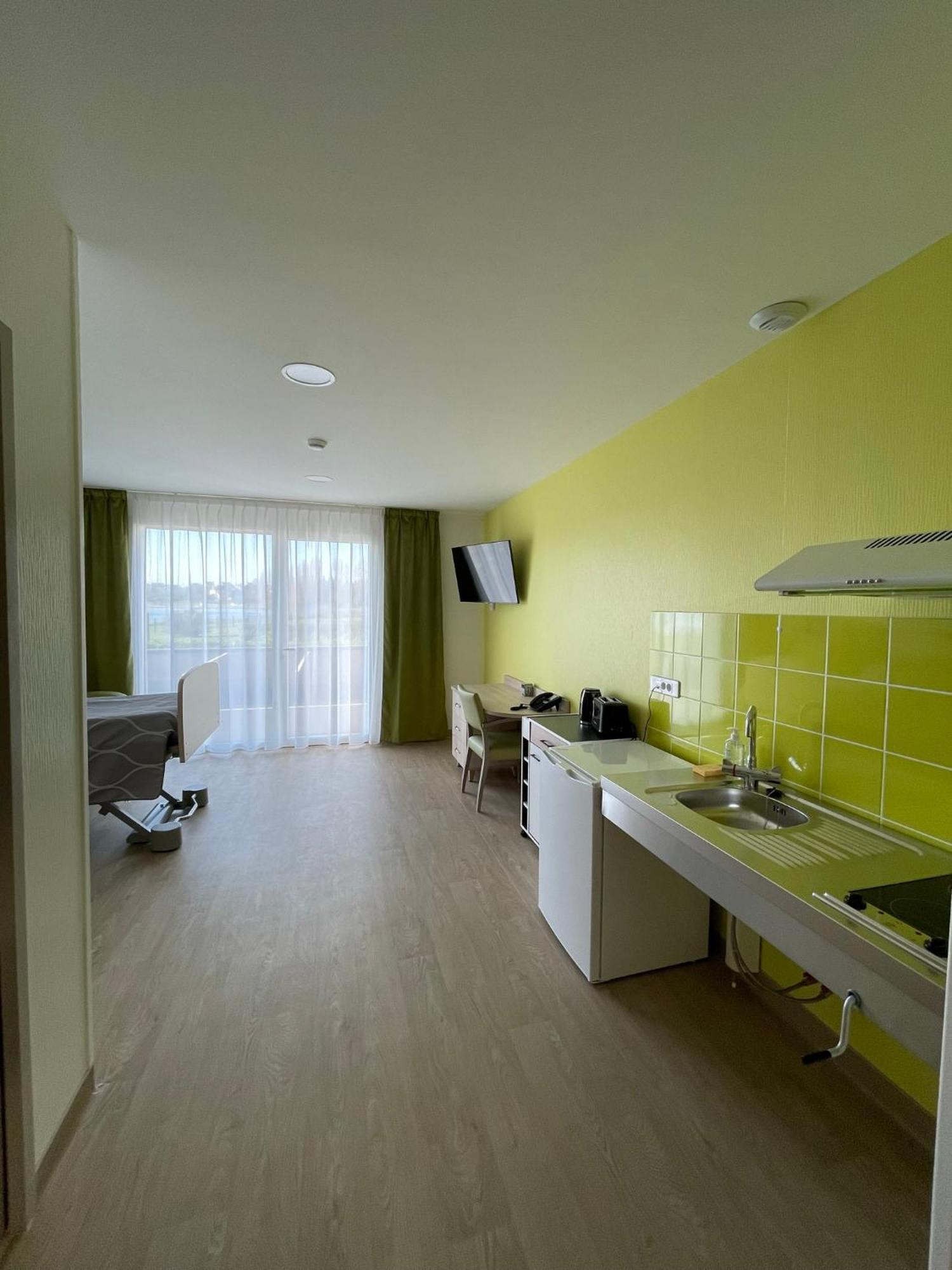 Relais Les Rives Du Lac Coulonges-sur-Sarthe Ngoại thất bức ảnh
